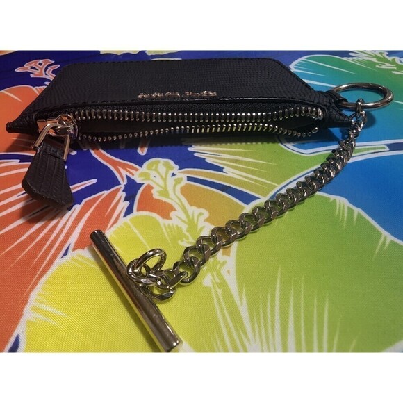 guess Black Zip Wristlet - Picture 4 of 9